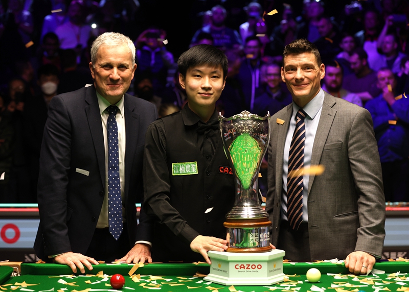 他们仍然依 他们仍然依